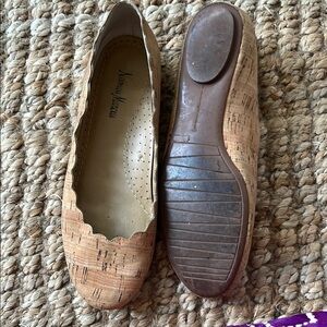 Neiman Marcus Women's Tan Flats